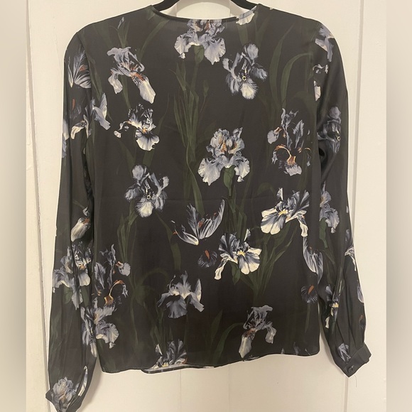 Floral v-neck long sleeve - Picture 3 of 3
